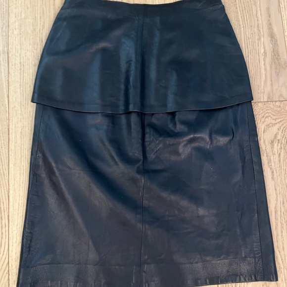 Navy Blue leather skirt made in Paris size 38 - Picture 3 of 4